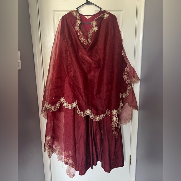 Deep red anarkali set - Picture 9 of 13